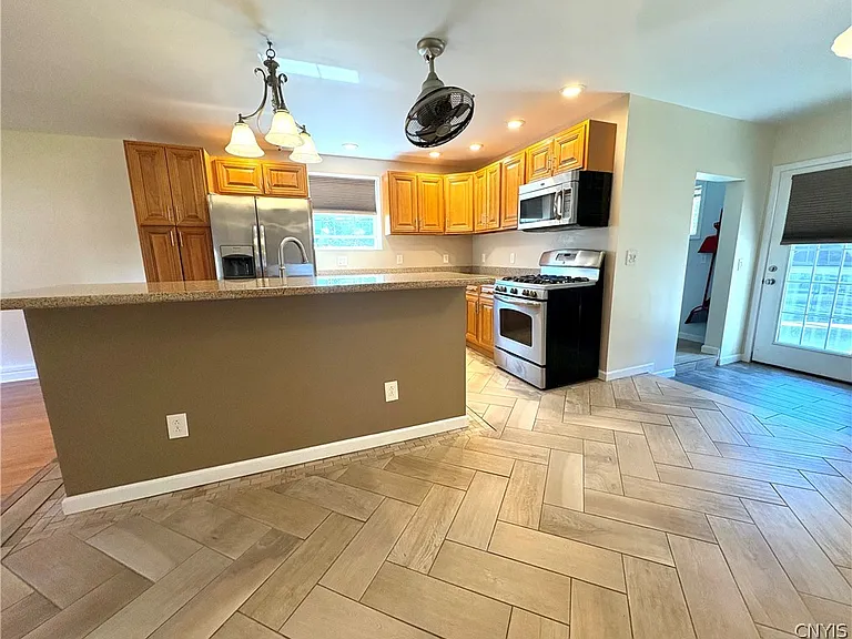 32 Walnut St — Photo 4