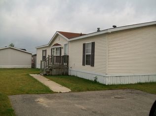 8454 Barkwood Cir, Fenton, MI 48430