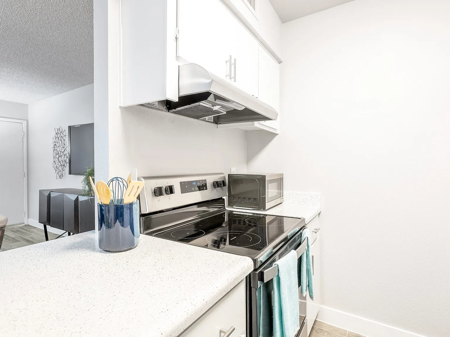 The Mod Apartments — Photo 4