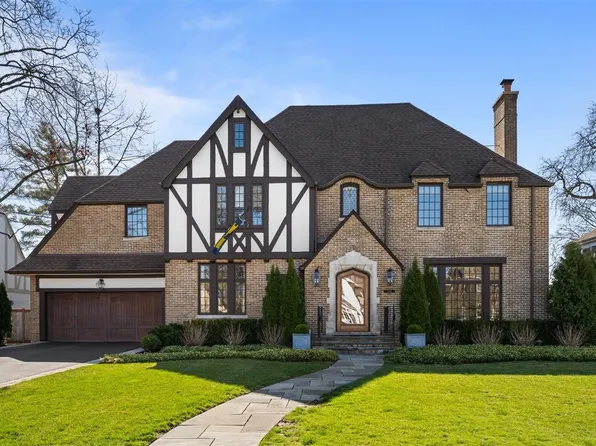 562 Earlston Rd, Kenilworth, IL 60043