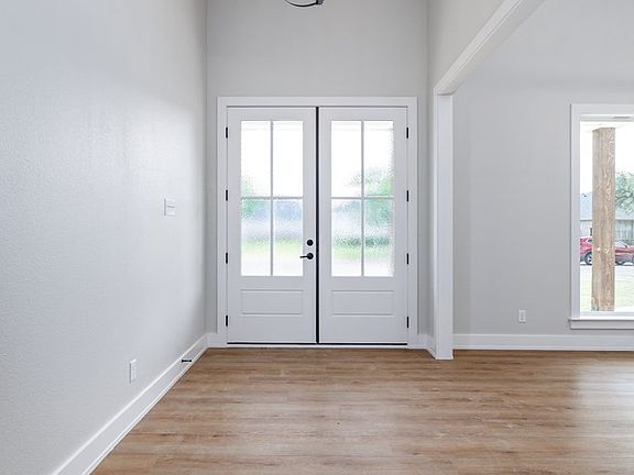 5th image of 2734 Oak Hills Trl