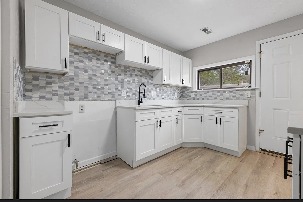 4 bed, 1228 sqft, $1,900 — Photo 3