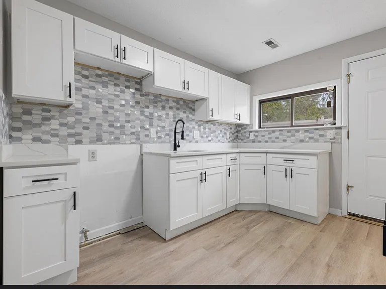 27182 Oriole Ave — Photo 3