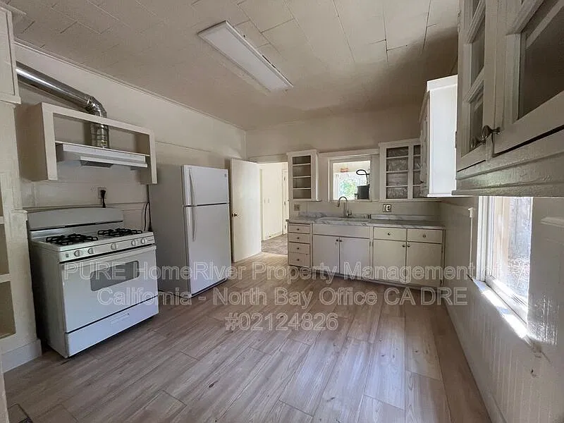 2 bed, 1.0 bath, 916 sqft, $2,200 — Photo 4