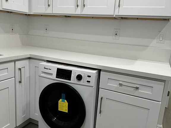4th image of 6330 Newlin Ave #8