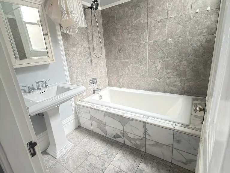 838 Shrader St #2 — Photo 3