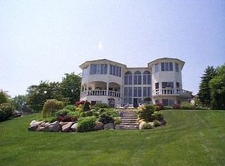 618 N Riverside Ave, Saint Clair, MI 48079