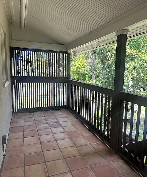 320 S Riverside Dr — Photo 22