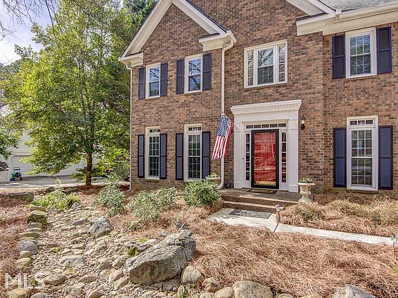 3rd image of 122 Colonnade Dr