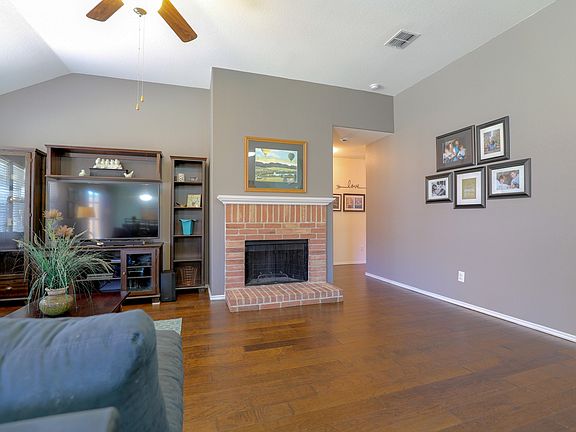 1b-LivingArea2.jpg