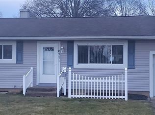811 Lakeview Dr, Dover, OH