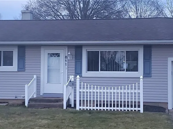 811 Lakeview Dr, Dover, OH 44622