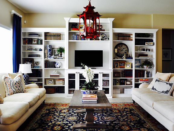 Living Room w/built-in