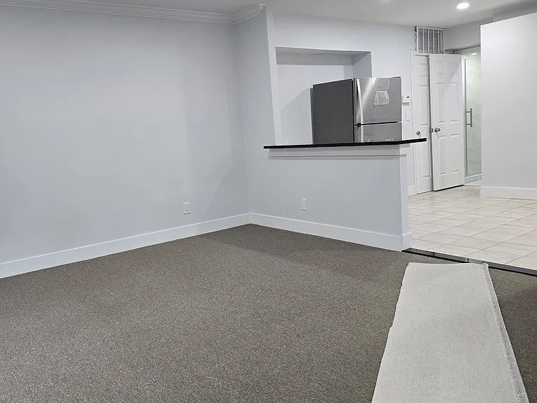 1250 Pelham Pkwy S #B — Photo 3