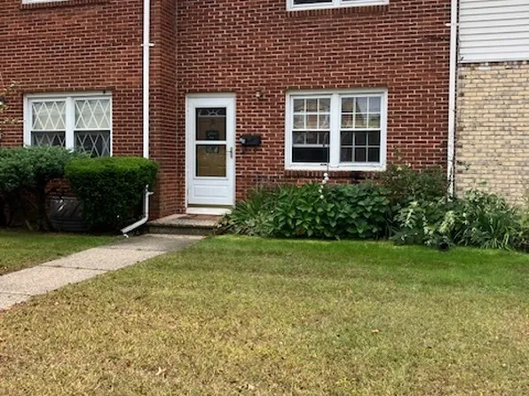 33 Lakeside Drive #38, Bristol, CT 06010