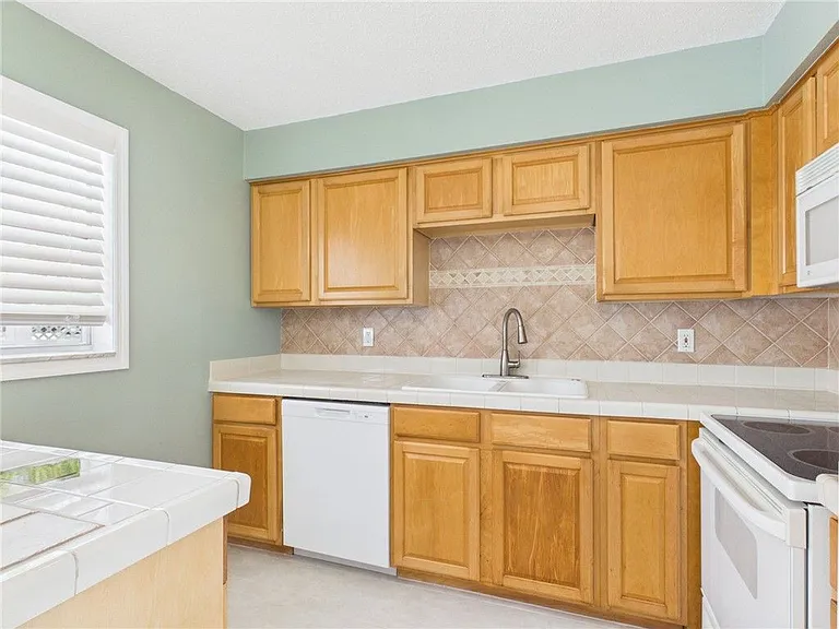 741 Smith St — Photo 3