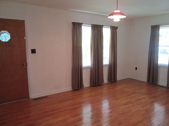 2nd image of 288 Willow Dr