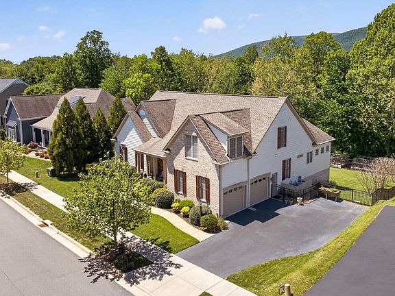 3rd image of 6586 Welbourne Ln