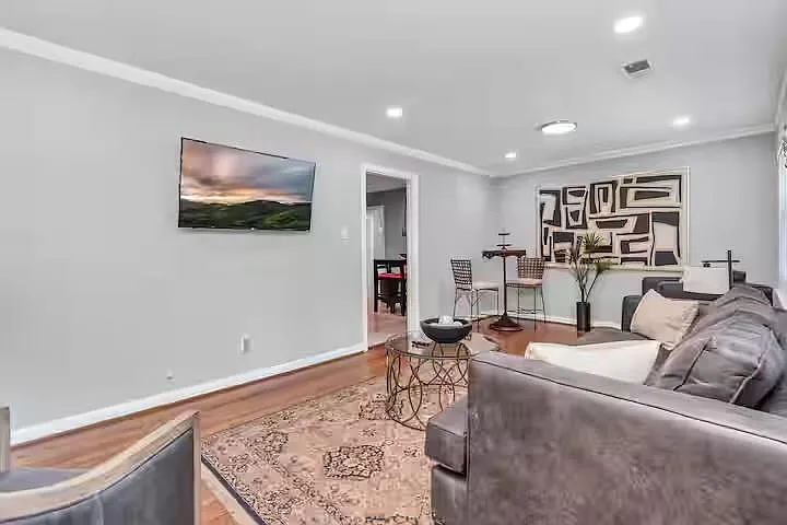 2107 Wakefield Dr — Photo 9