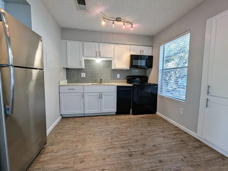 Grove at Northwest Hills — Photo 40