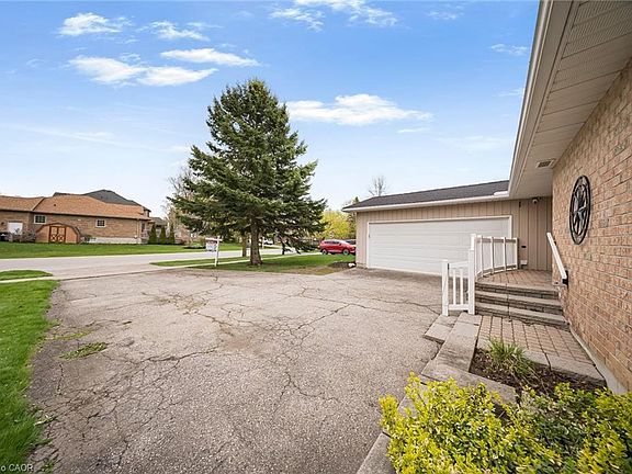 3rd image of 9 Village Rd
