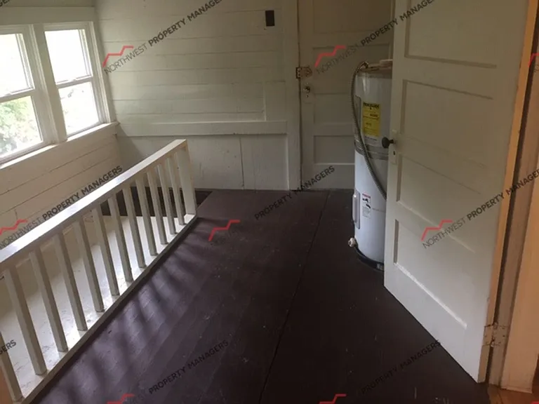 901 NW Saint Helens Ave — Photo 7