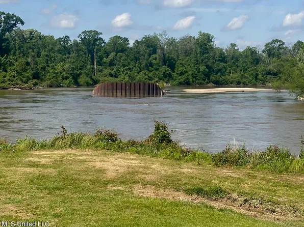 116 Parkside Dr, Picayune, MS 39466