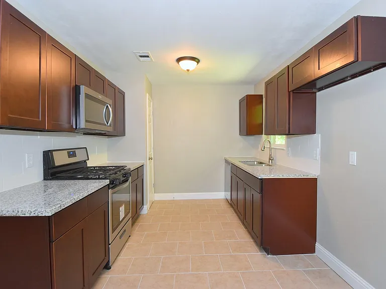 3615 Willie Way — Photo 9