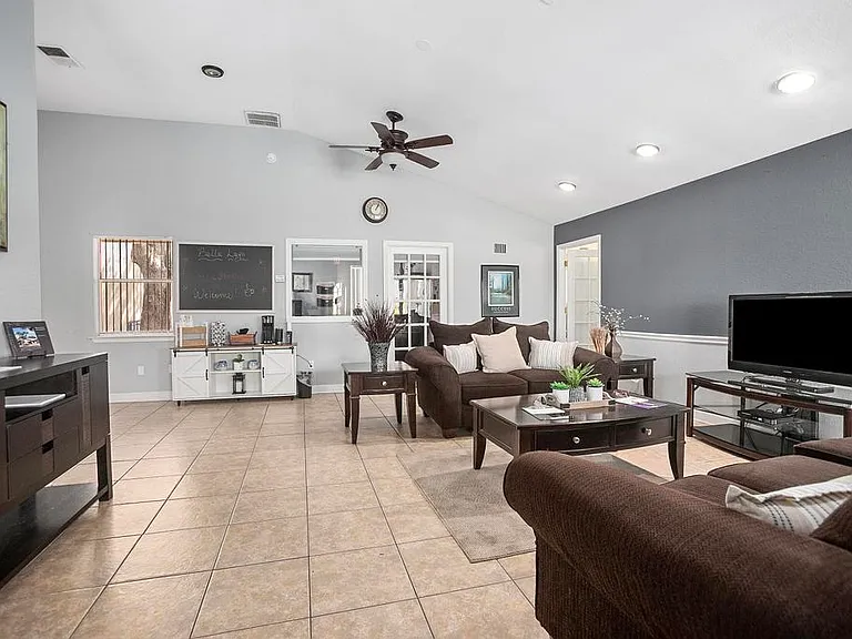 Bella Lago Apartments — Photo 5