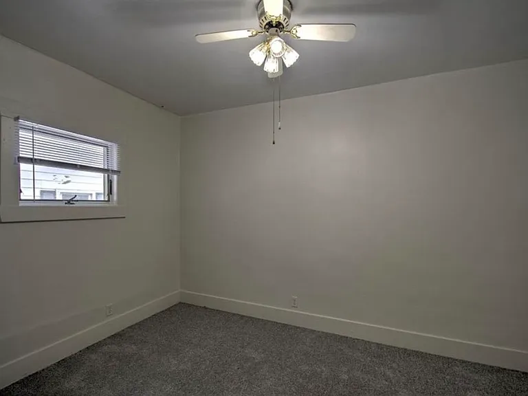 1613 N Monroe St — Photo 14