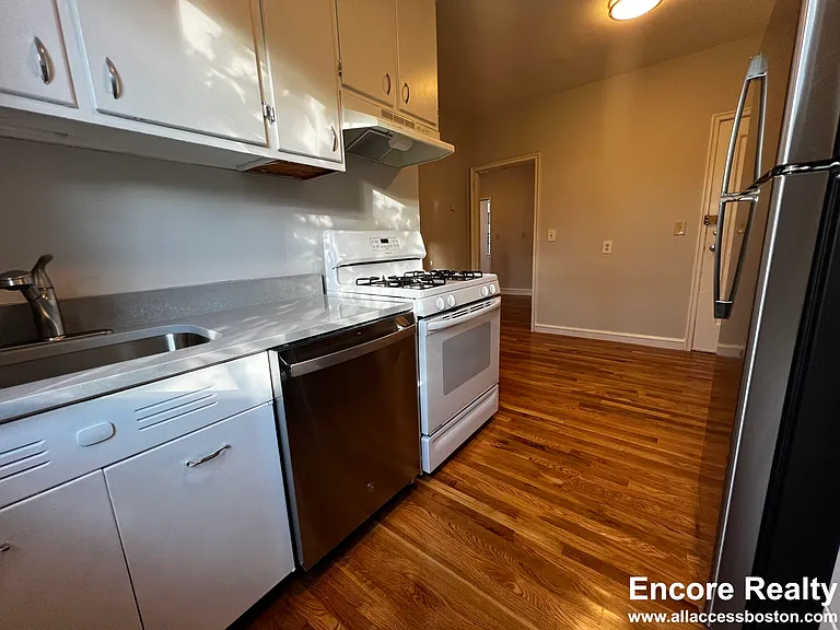 115 Longwood Ave #2 — Photo 8