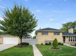 5501 Mulford St, Skokie, IL 60077