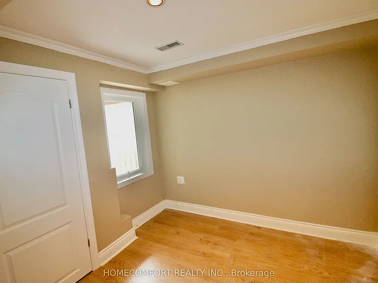 126 Gamble Glen Cres #LOWER — Photo 21