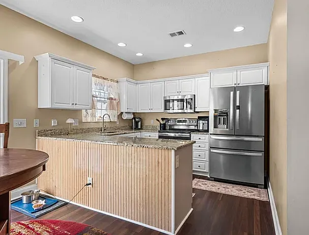 3 bed, 2.5 bath, 1640 sqft, $2,000 — Photo 4