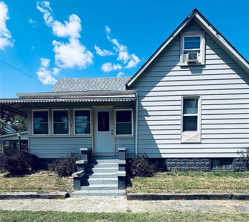 1st image of 407 NW 6th St