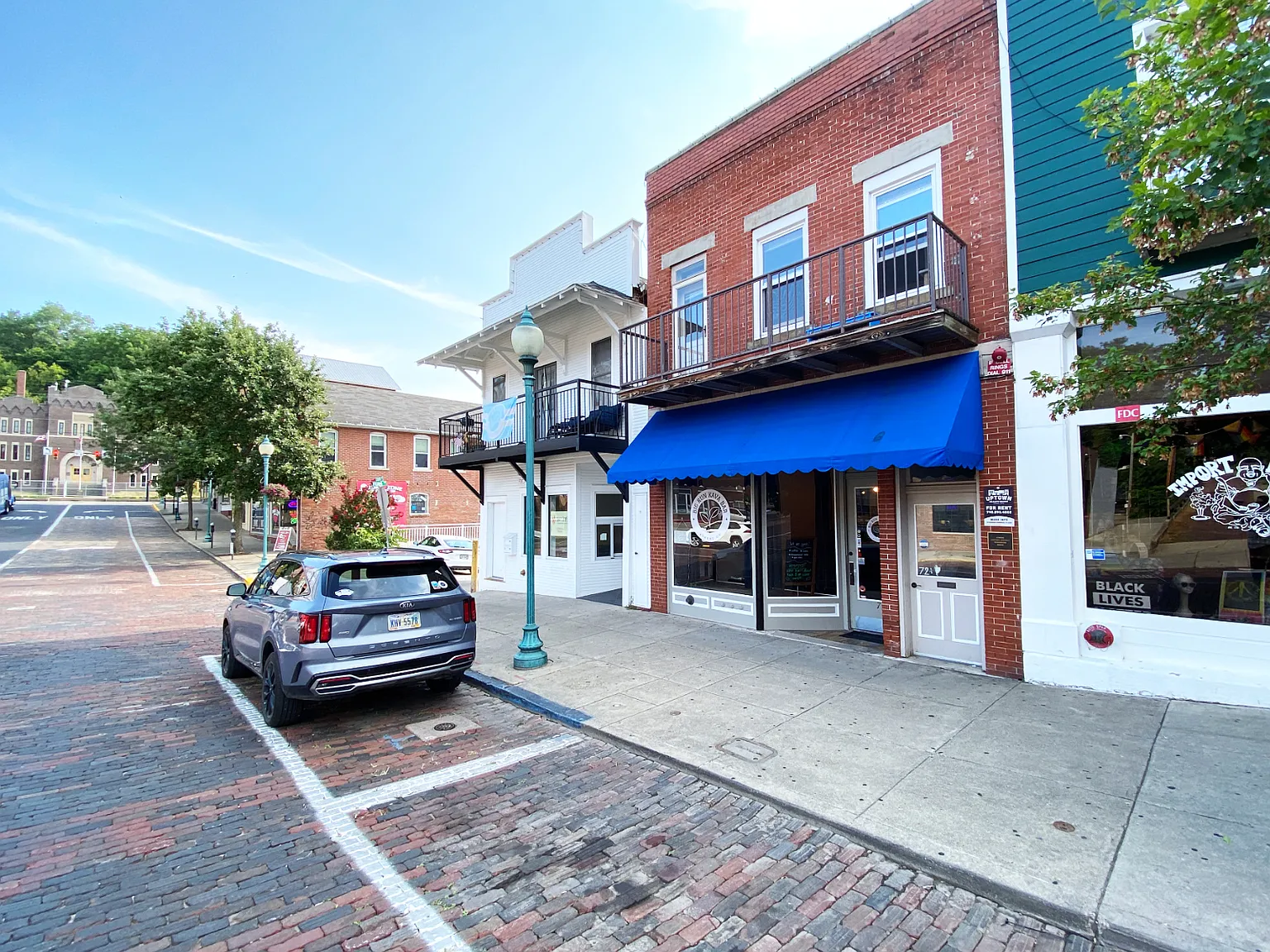 3 bed, 1000 sqft, $2,190 — Photo 4