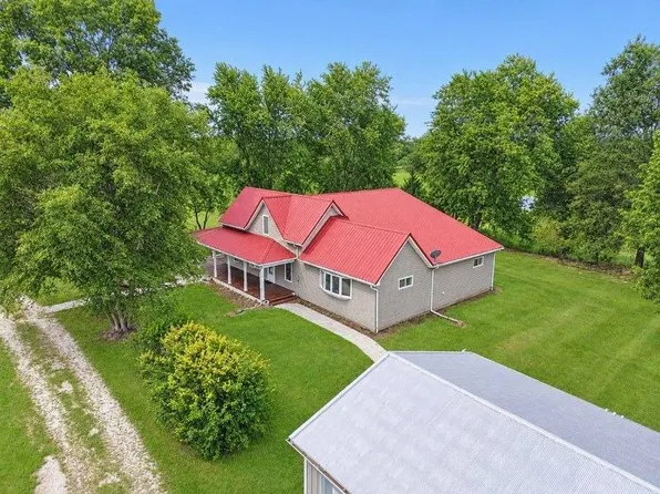 321-350 E St, Mount Sterling, IL 62353