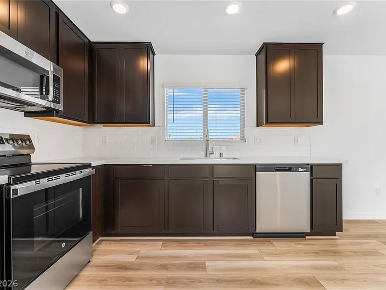 2204 Abraham Ave — Photo 13