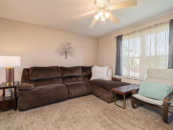 3rd image of 6 Monterey Ct