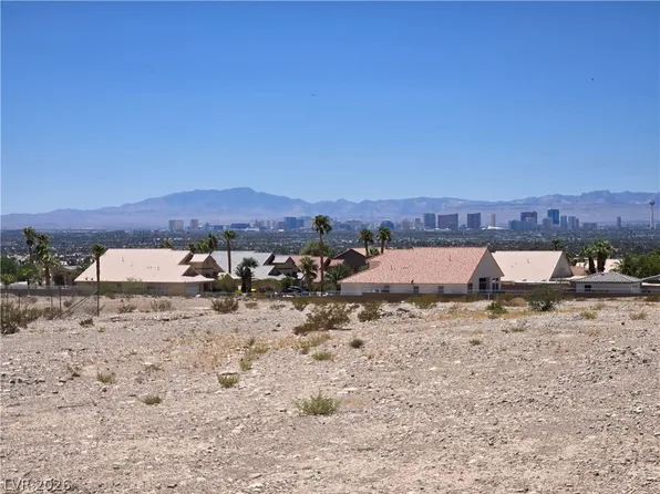 255 Vista Valley St, Sunrise Manor, NV 89110