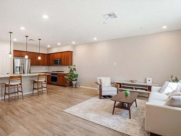 5th image of 12 Lesina Way
