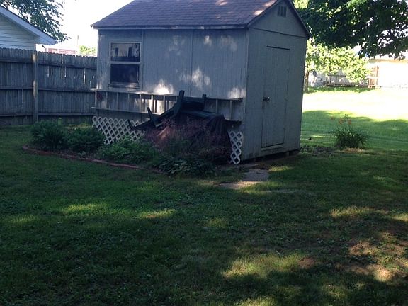 3rd image of 326 N College St