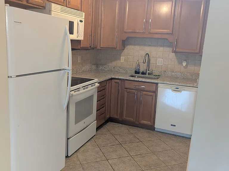 16B Mayberry Dr #2 — Photo 5