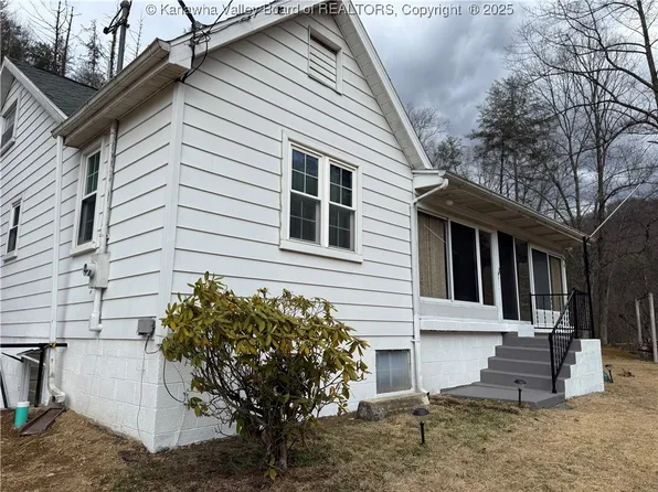 8451 Daniel Boone Pkwy, Foster, WV 25081