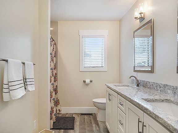 5th image of 9015 Brower Lake Dr NE