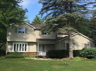11414 Pleasant View Dr, Pinckney, MI