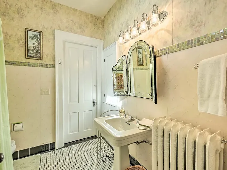 W James St — Photo 10
