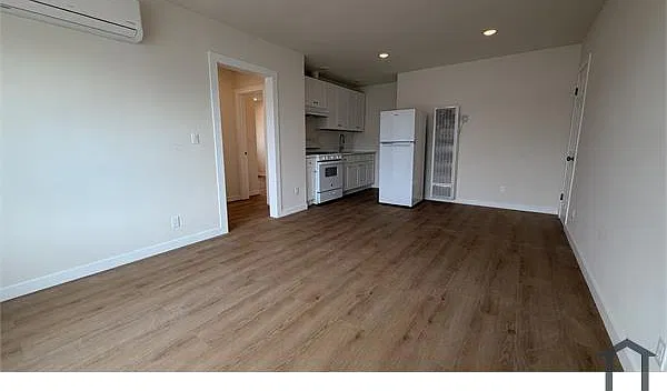 2 bed, 450 sqft, $2,149 — Photo 2