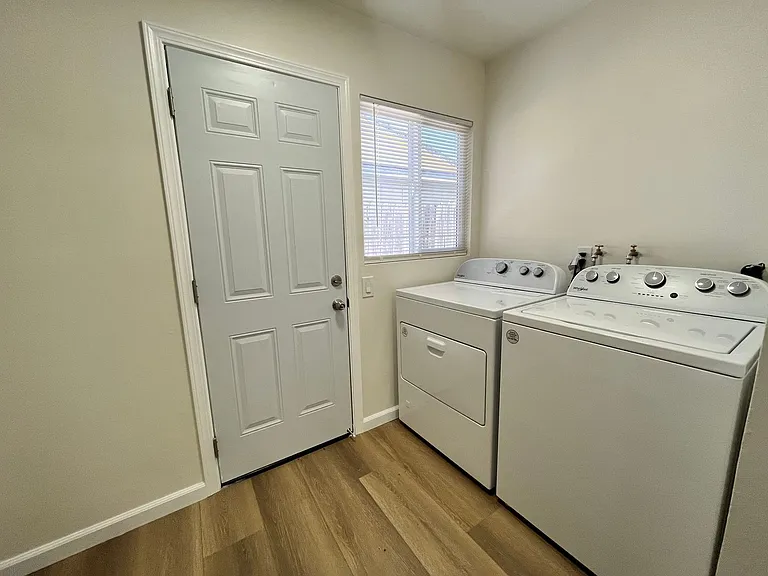 00651 — Photo 7