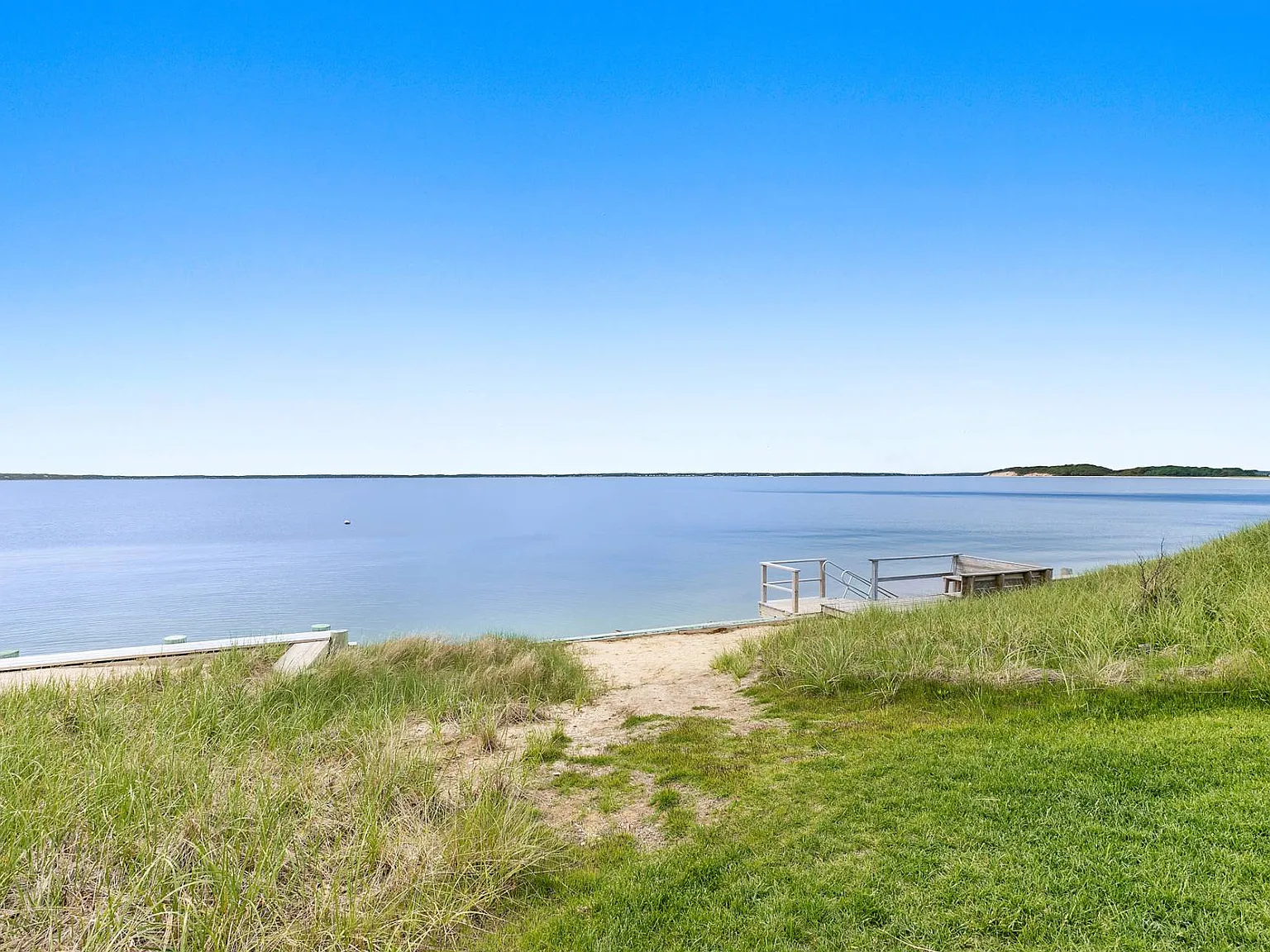 An Acreage Estate of Family Space and Comfort — Photo 2